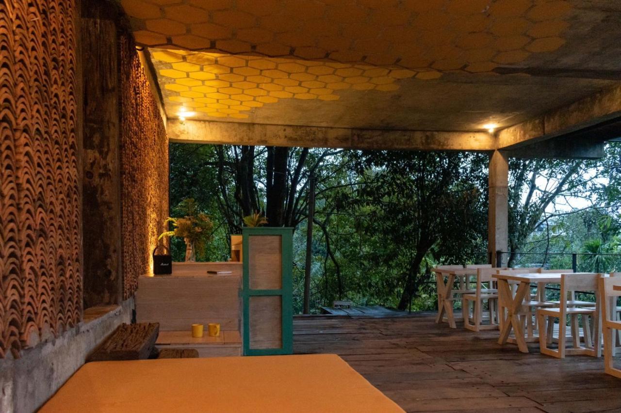 Wild Bee Hostel Элла Экстерьер фото