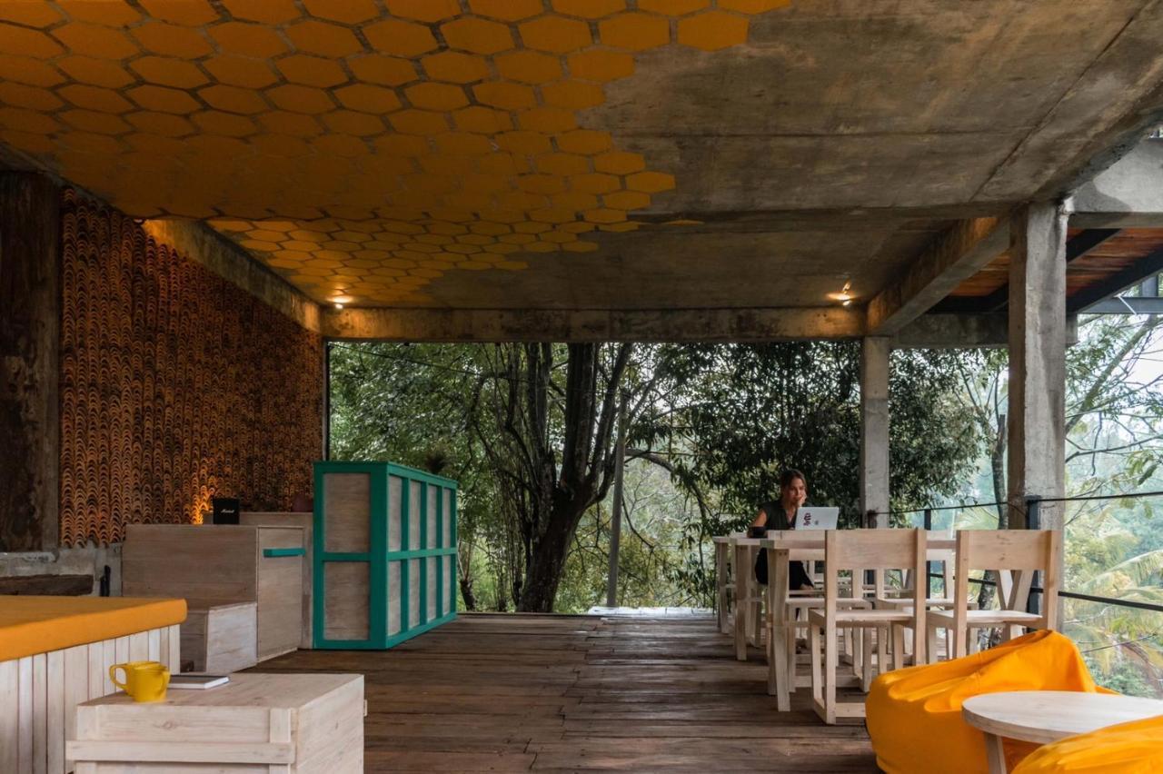 Wild Bee Hostel Элла Экстерьер фото
